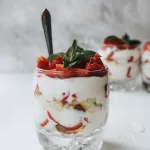 parfait de iogurte e frutas