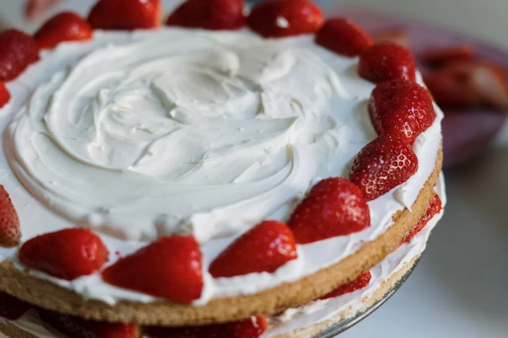 torta de morango com chantilly